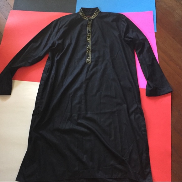 Kurta and Gold - Picture 3 of 5